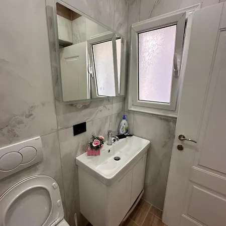 Bora Bora بيت ضيافة Përmet